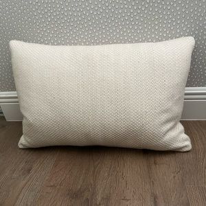 1 lumbar 22” x 14” Cream Pillow